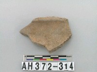 藏品(灰褐色夾砂陶口緣)的圖片